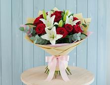 Букет цветов из:  Лилии и Розы в Сотниково