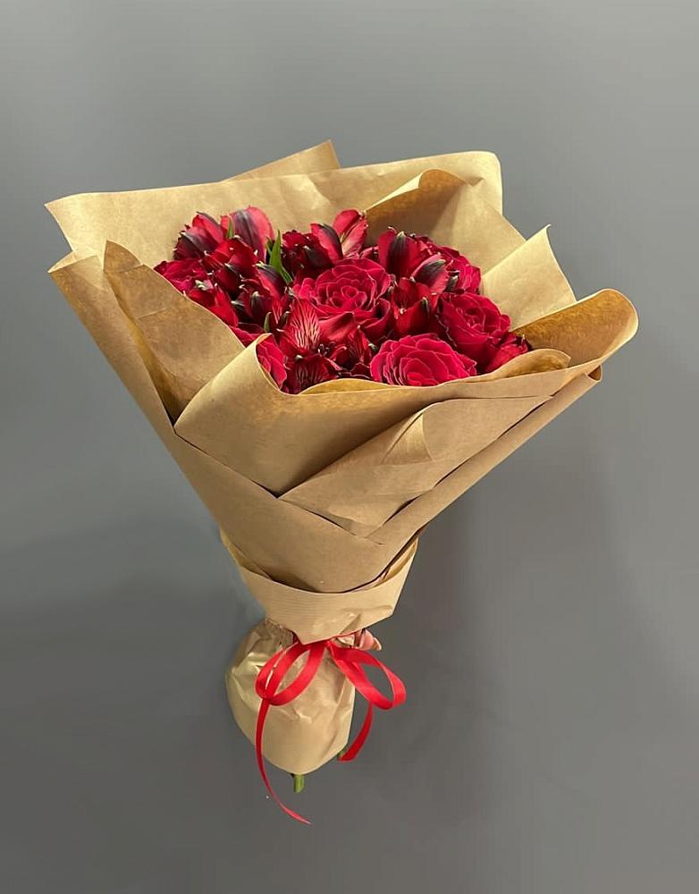 Букет цветов из: Альстромерии и Розы в Сотниково