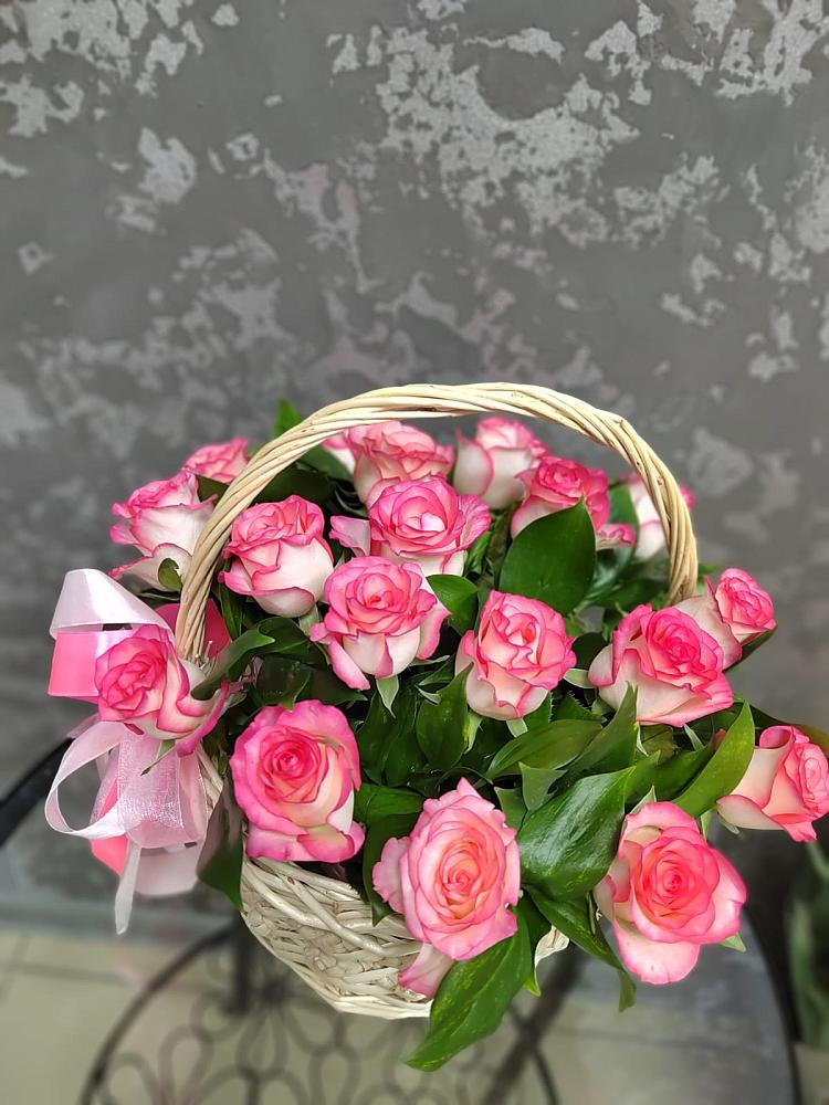Цветочная композиция из Розы в корзине в Сотниково