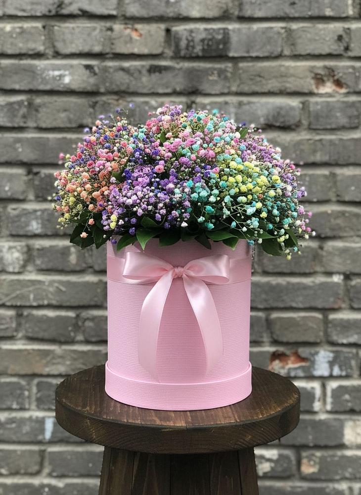 Цветочная композиция из Гипсофила и Розы в шляпной коробке в Сотниково