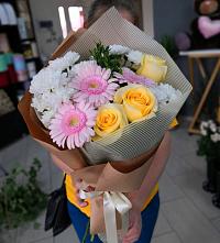 Букет цветов из:  Герберы, Розы и Хризантемы в Сотниково