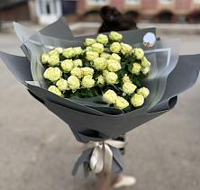 Букет Белые кустовые розы Солинеро в Сотниково