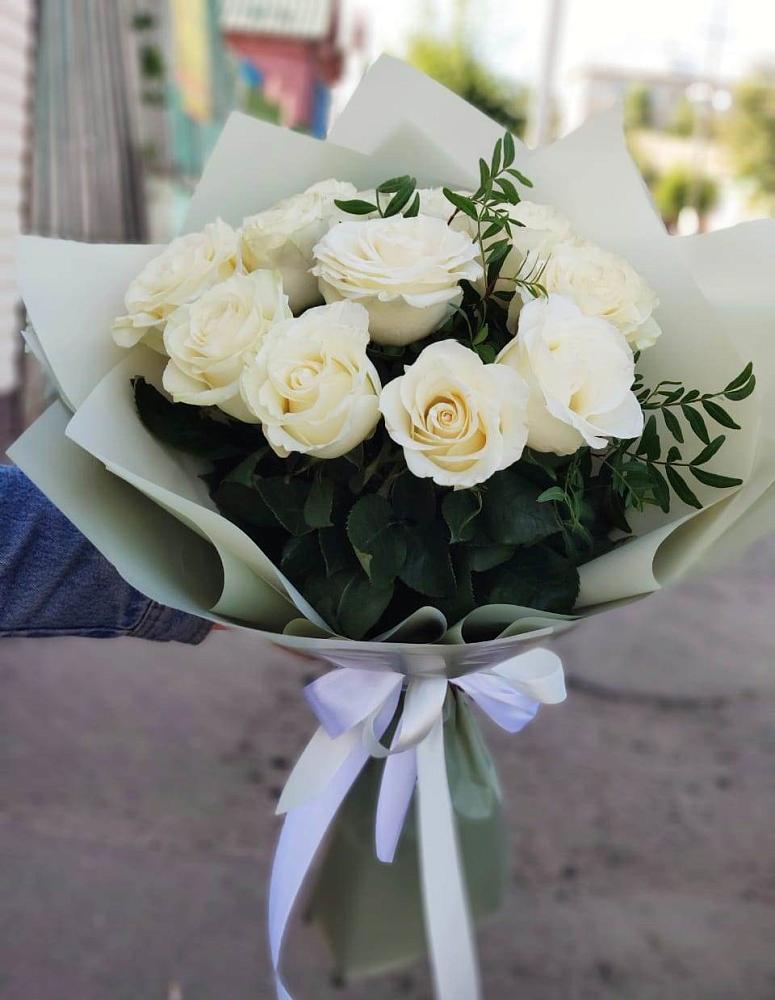 Букет Белые розы Проуд в Сотниково