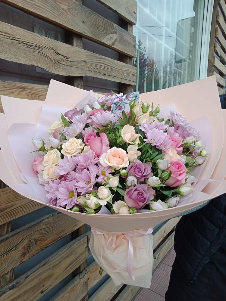 Букет цветов из: Розы и Хризантемы в Сотниково