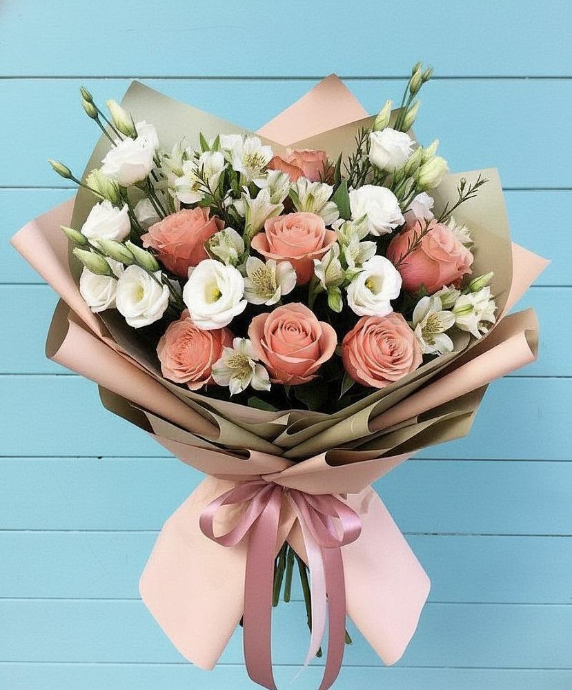 Букет цветов из: Розы, Альстромерии и Лизиантусы в Сотниково