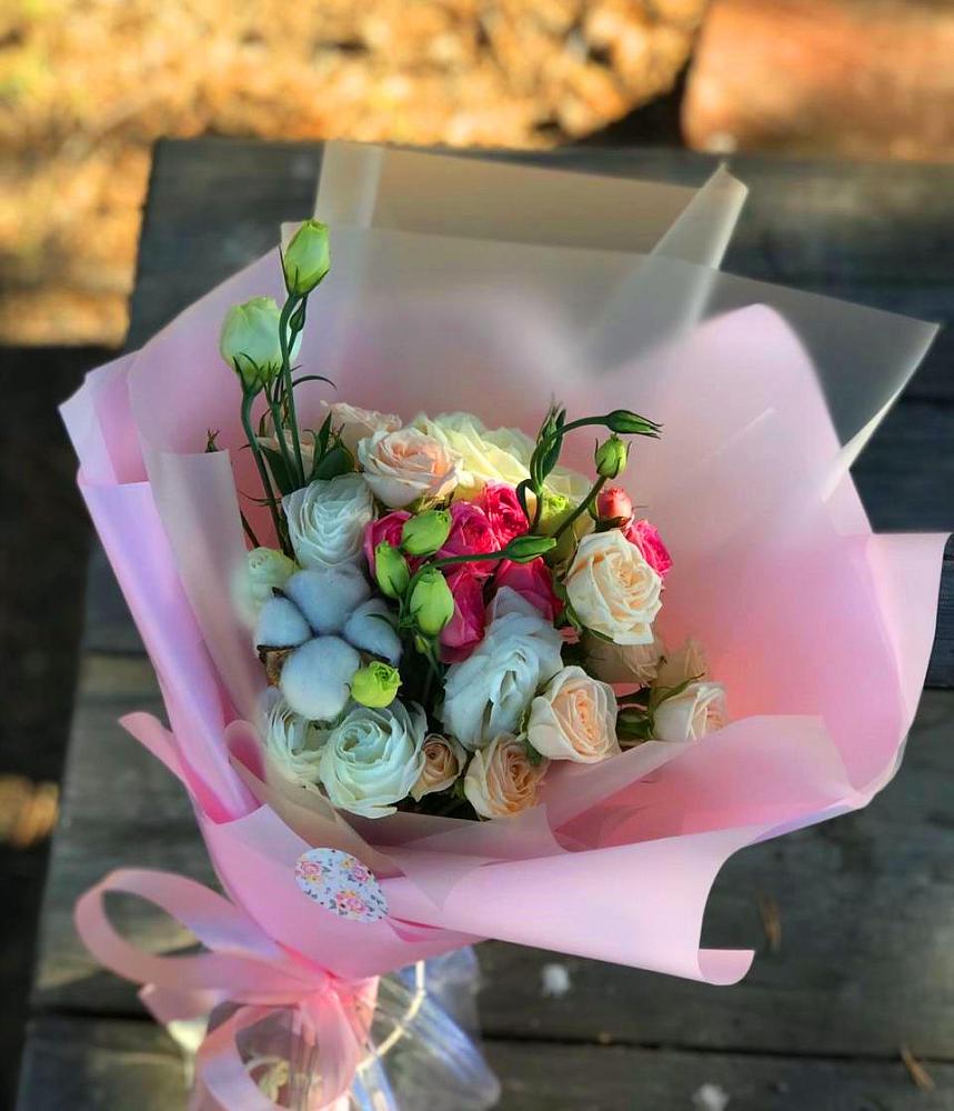 Букет цветов из: Розы и Лизиантусы в Сотниково