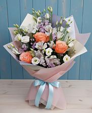 Букет цветов из:  Лизиантусы, Розы, Альстромерии и Гипсофила в Сотниково