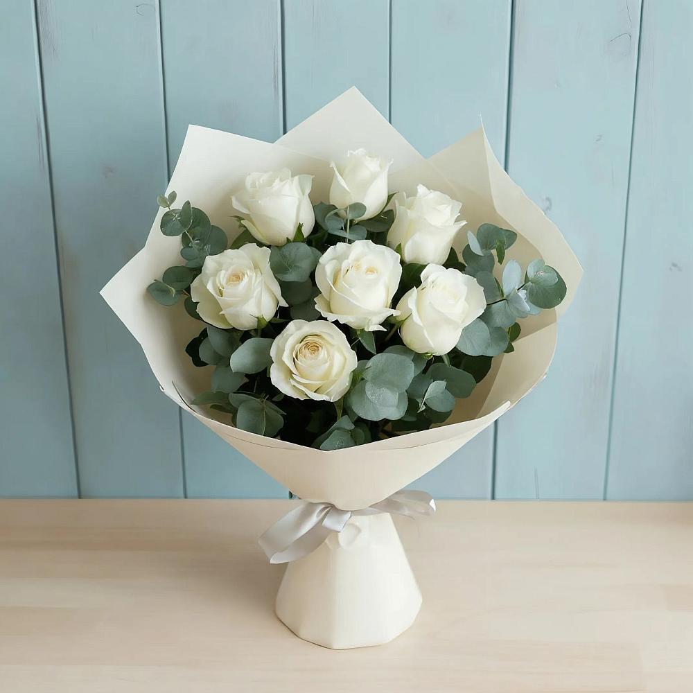 Букет Белые розы в Эвкалипте в Сотниково