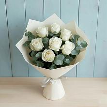 Букет Белые розы в Эвкалипте в Сотниково