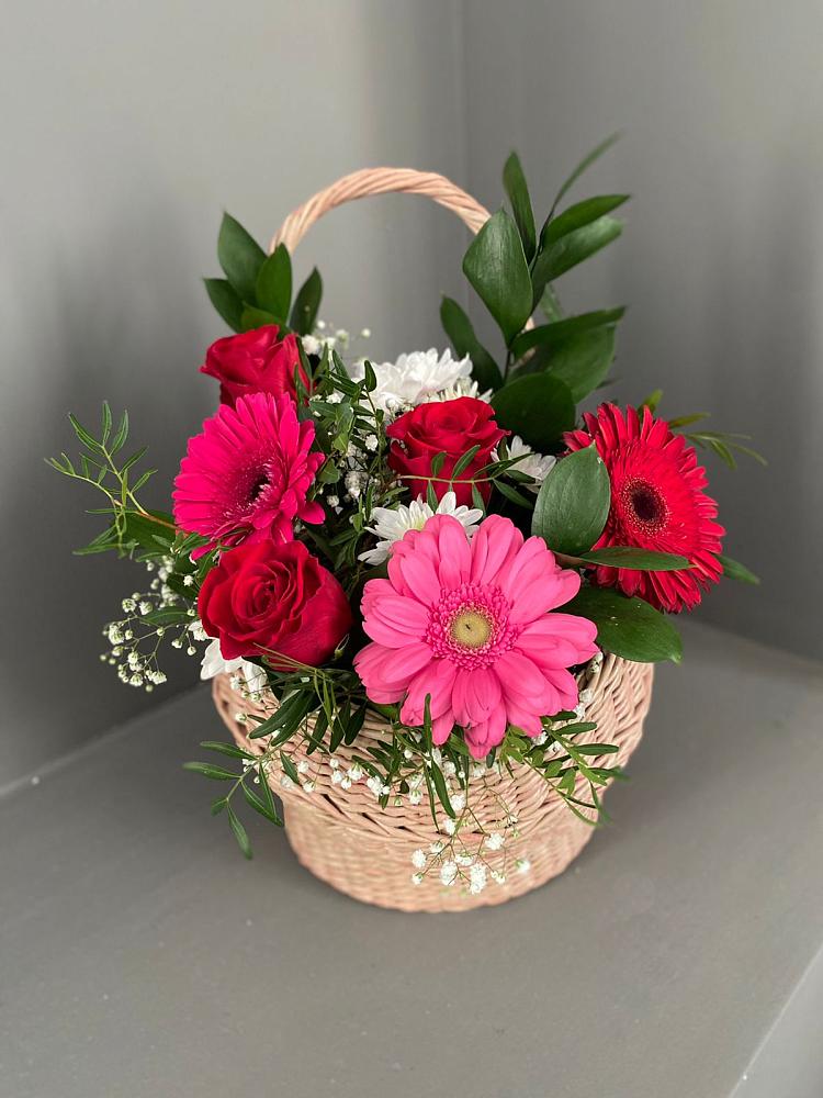 Цветочная композиция из Розы, Хризантемы и Герберы в корзине в Сотниково