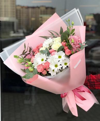 Букет цветов из: Розы, Лизиантусы и Хризантемы в Сотниково