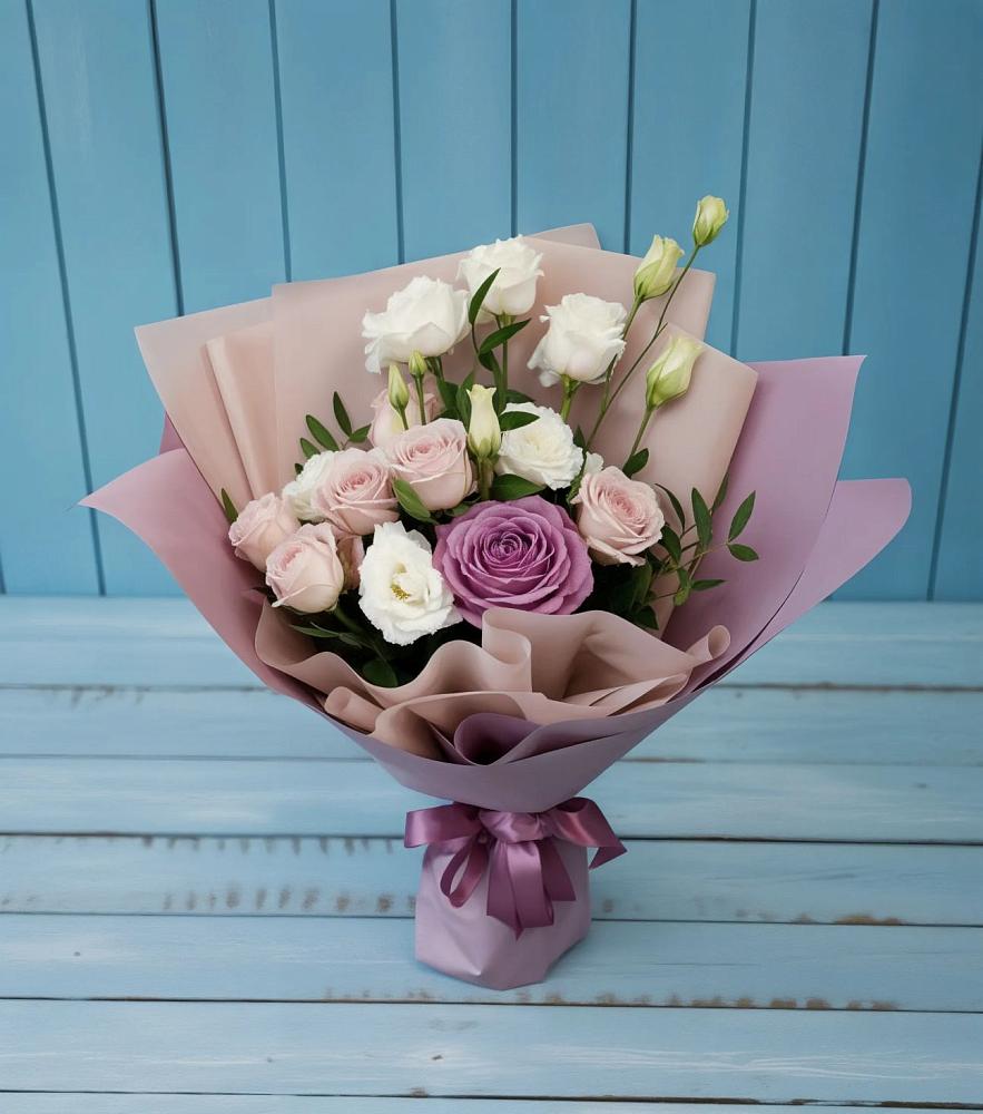 Букет цветов из: Розы и Лизиантусы в Сотниково